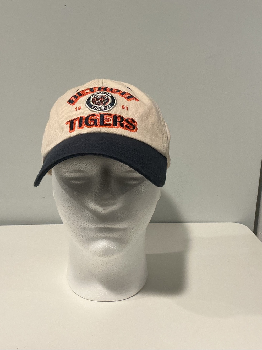 Tigers Embroidered Baseball Cap - beige and Navy